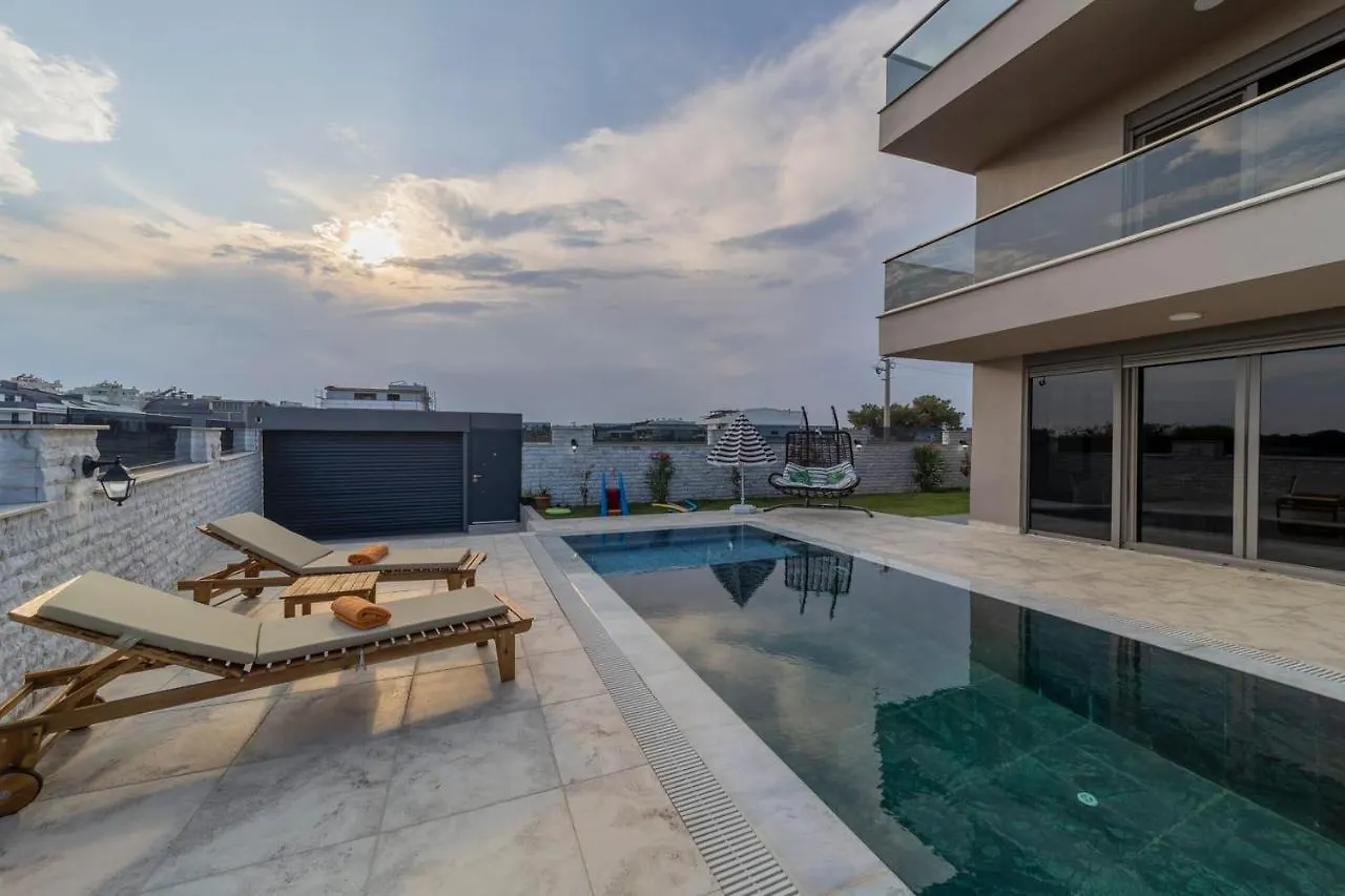 Luxury Villa With Private Pool Close To Lara Beach 0*, Antalya Turecko